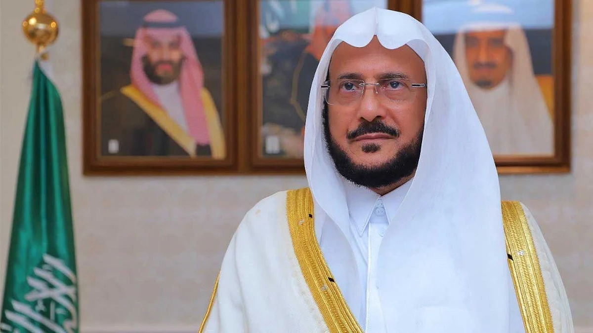 الوزير «آل الشيخ» يتلقى الجرعة الأولى من لقاح كورونا