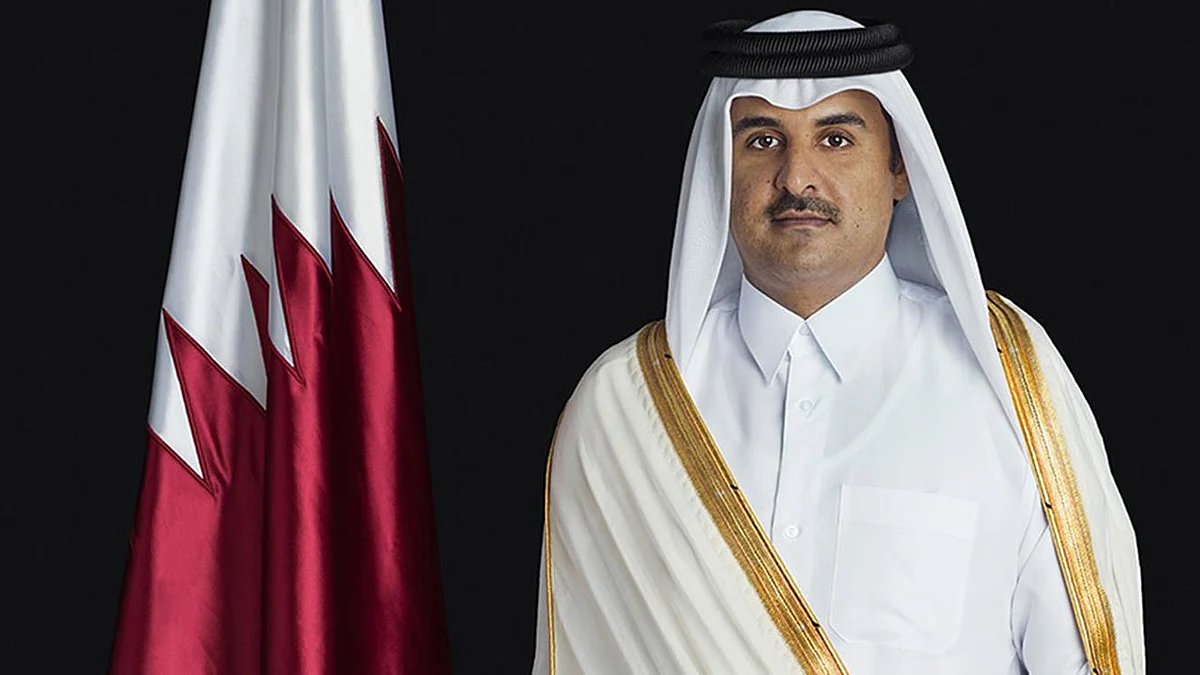 أمير قطر يحضر مأدبة عشاء أقامها ولي العهد
