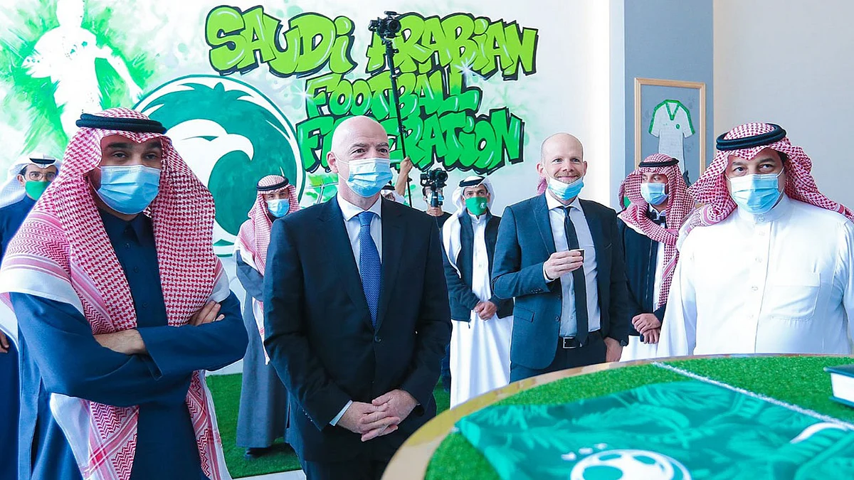 «فيفا» يشيد باحترافية اتحاد الكرة السعودي