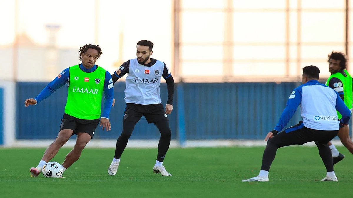 الهلال يفقد البليهي ويستعيد المعيوف وسو أمام الأهلي