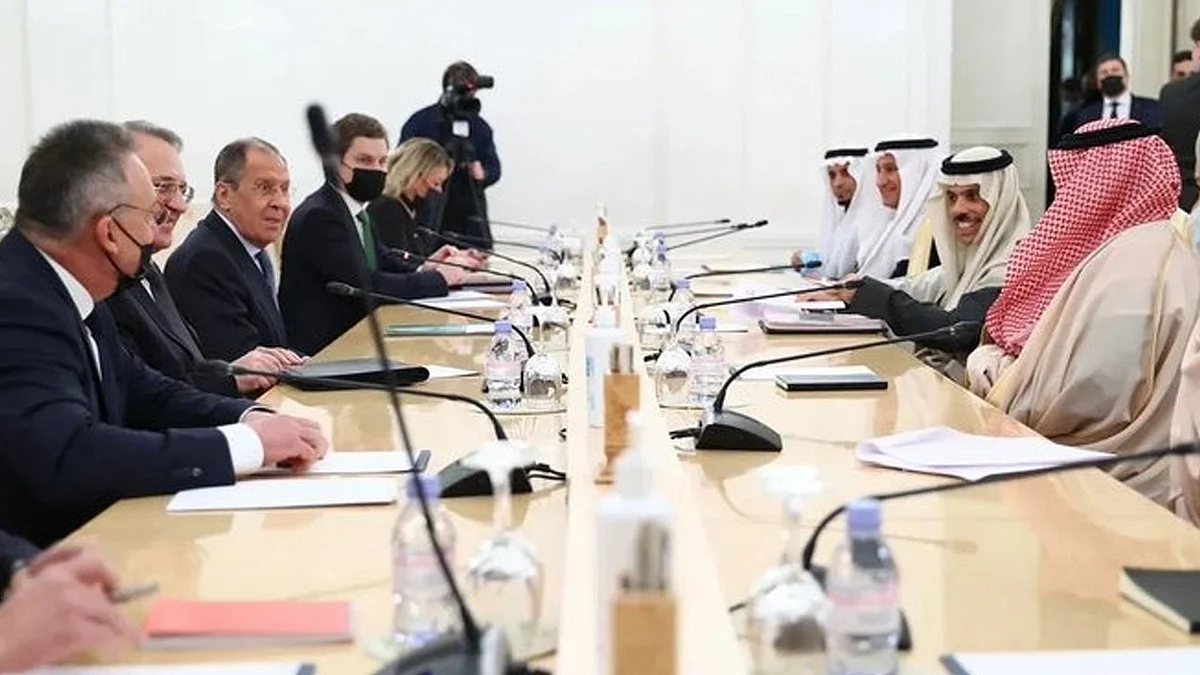 مؤتمر مشترك لوزير الخارجية ونظيره الروسي.. ولافروف: رحبنا بقمة العلا