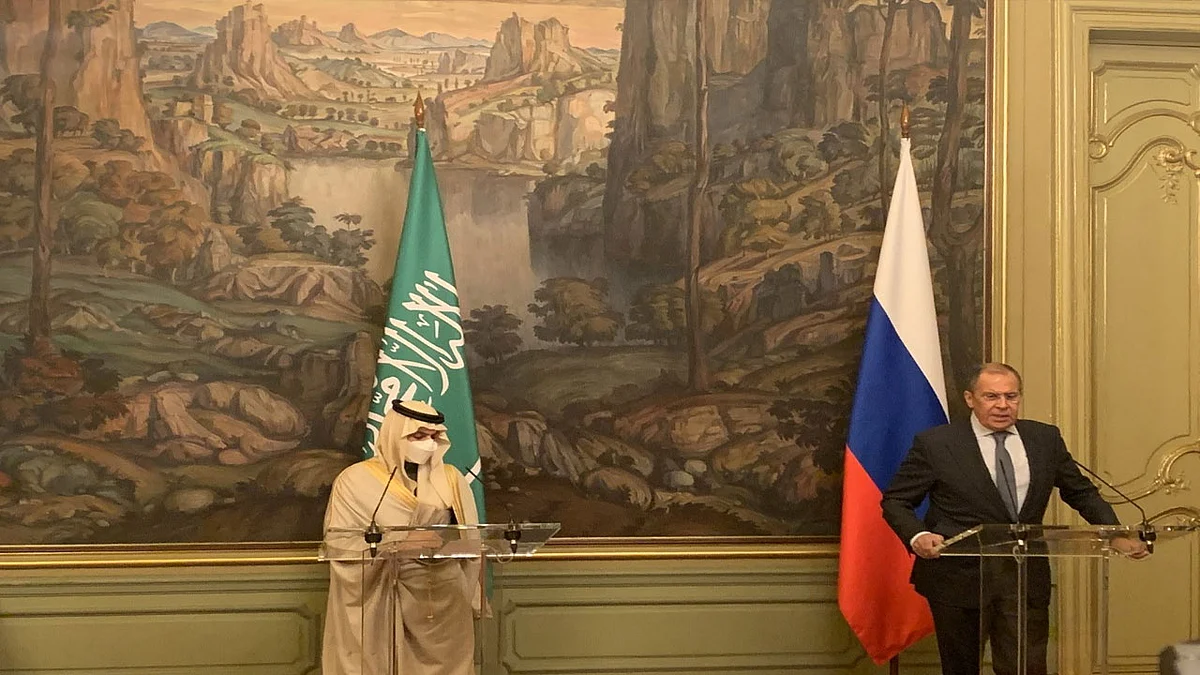 وزير الخارجية: الحوثيون يستخدمون زوارق إيرانية لتهديد التجارة الدولية