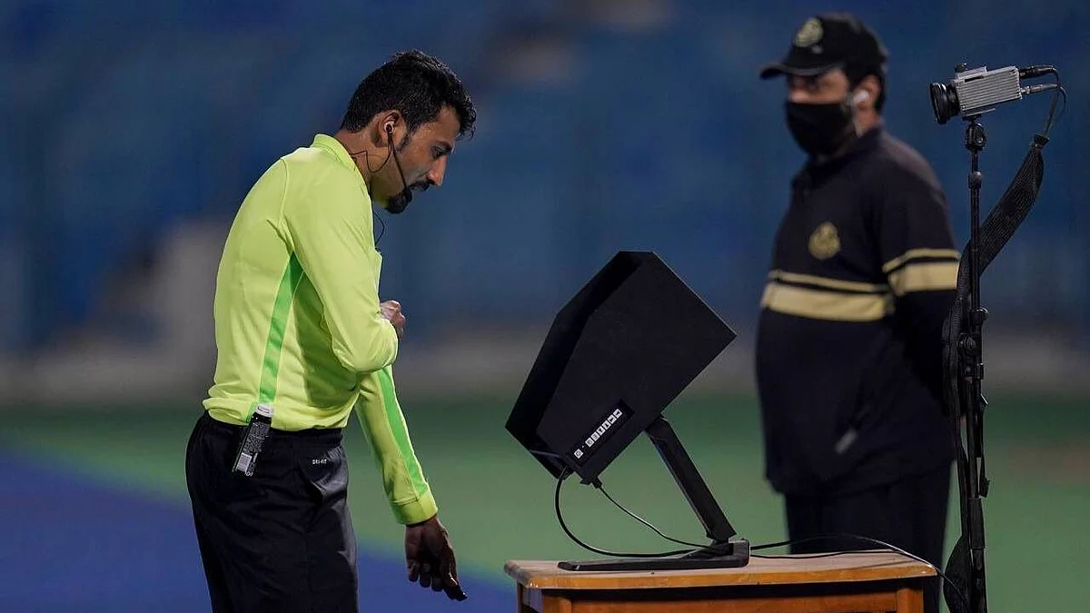 «فار» يُهدي الباطن تعادلًا قاتلًا في ميدان الإتفاق