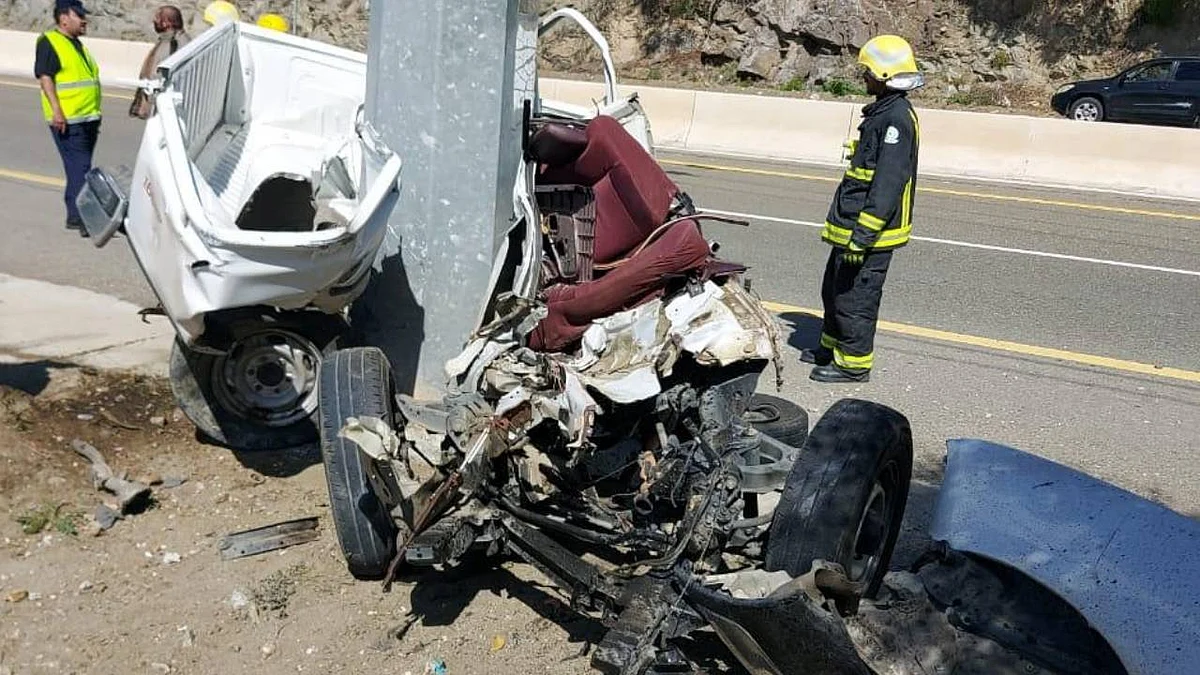 بالصور.. 3 إصابات خطيرة في حادثين مروعين بالباحة