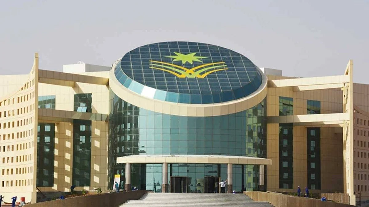 جامعة نجران تسلم 1682 وثيقة تخرج للطلاب والطالبات عبر البريد الممتاز