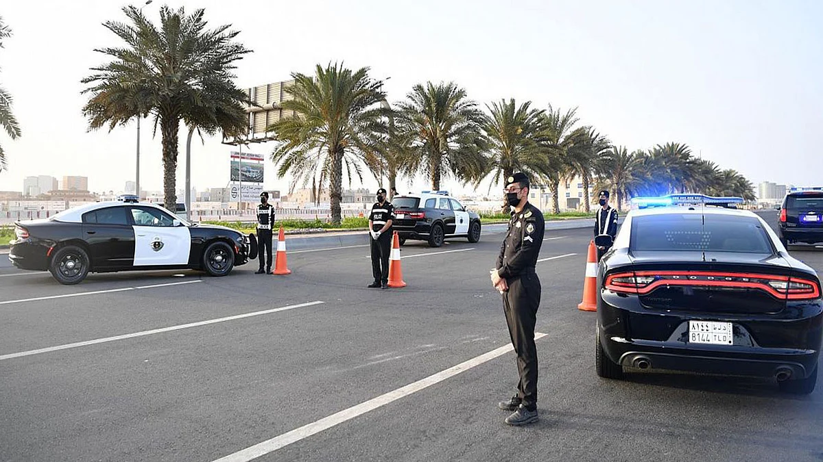 الإطاحة بثلاثة مواطنين انتحلوا صفة رجال أمن بجدة