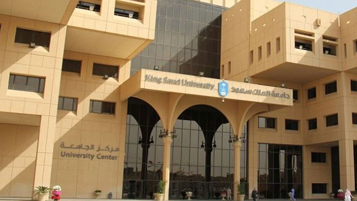 رئيس جامعة الملك سعود يتلقى الجرعة الثانية من لقاح كورونا