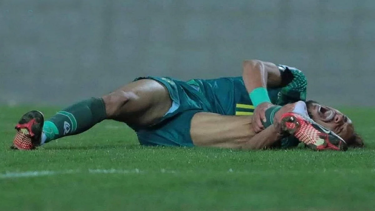 بالفيديو.. إصابة خطيرة للاعب الشرطة العراقي تهدد مسيرته بالملاعب