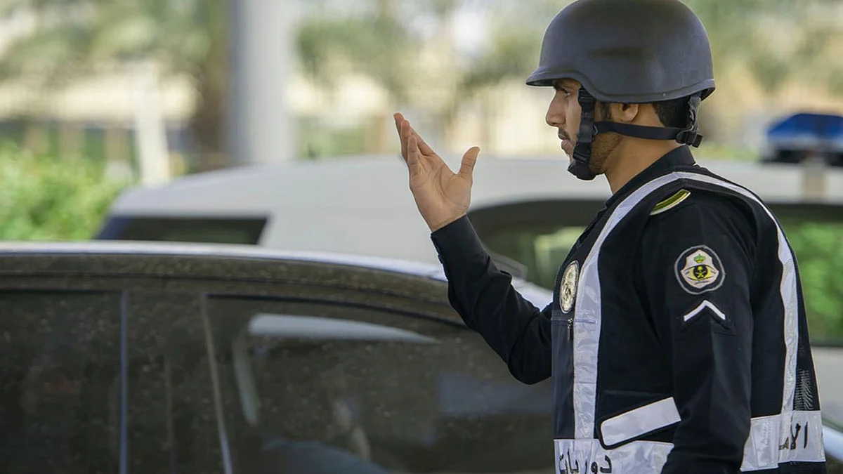 سقوط 3 أشخاص ينتحلون صفة رجال أمن لسلب أموال عمالة بالرياض