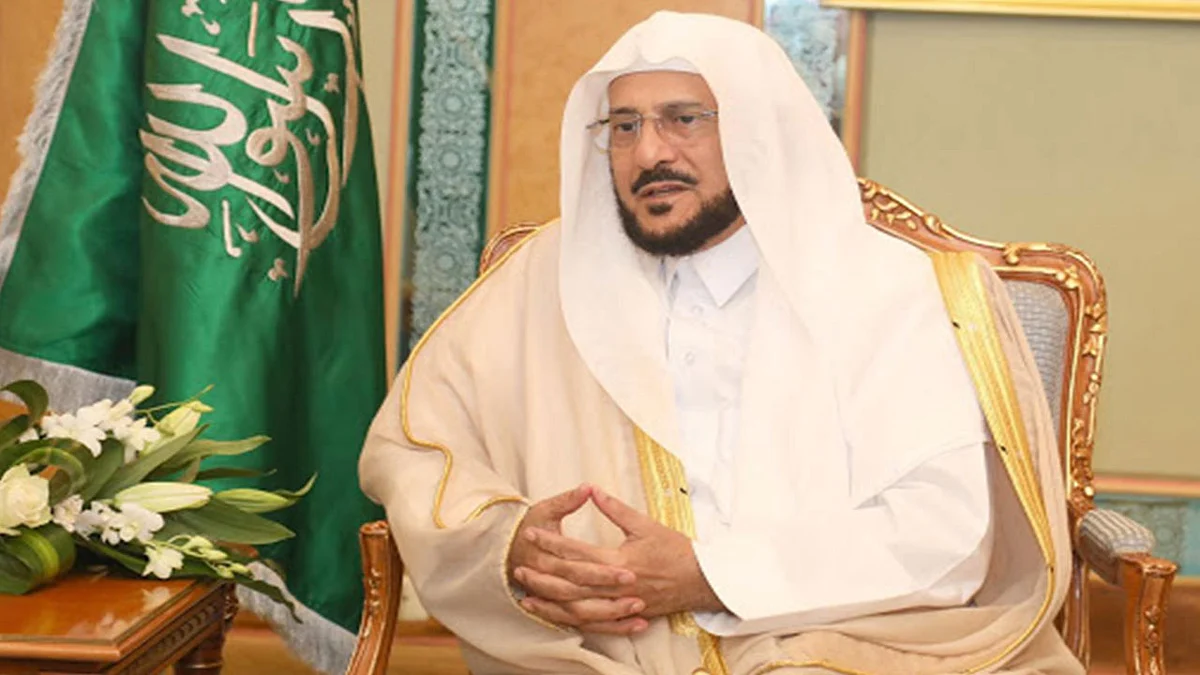 وزير «الشؤون الإسلامية» يوجه بتذكير المصلين بالإجراءات الوقائية: التفريط خطر