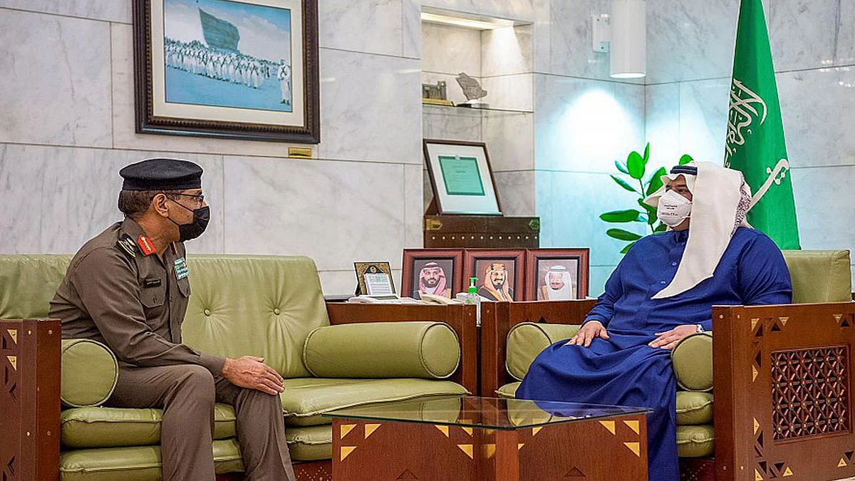 نائب أمير الرياض يوجّه بتشديد الرقابة على تطبيق الاحترازات لمنع انتشار كورونا
