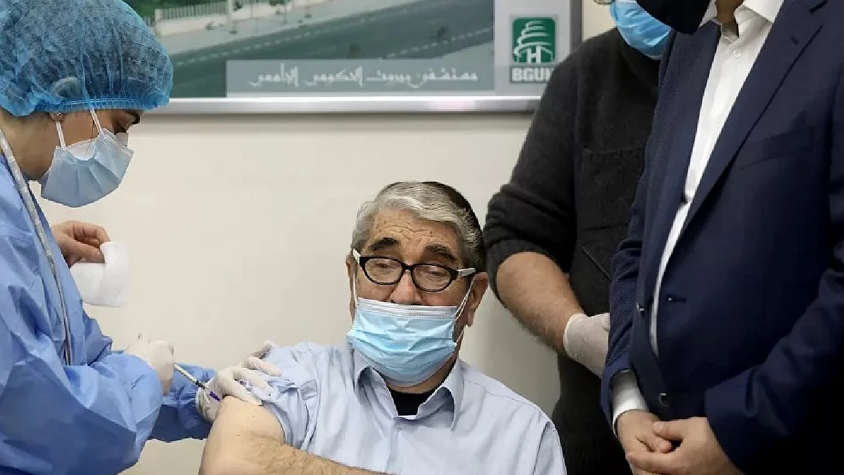 «أبوسليم».. أول لبناني يحصل على لقاح فايزر ضد كورونا
