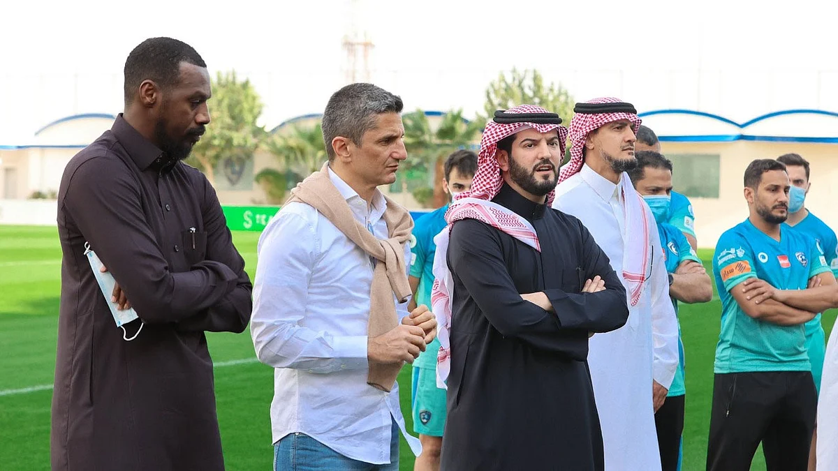 بالفيديو.. دموع الروماني وكلمات الرئيس.. الهلال يطوي صفحة لوشيسكو بوداع مؤثر
