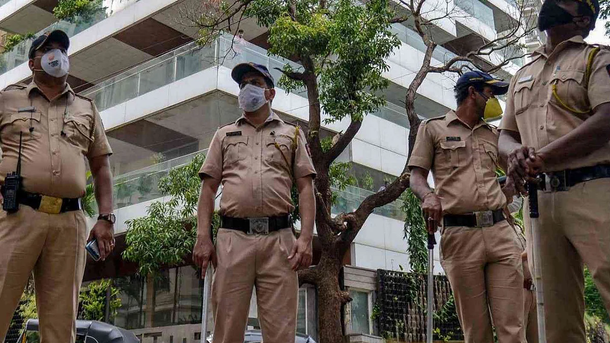 مقتل 35 شخصًا إثر سقوط حافلة ركاب بقناة مائية في الهند