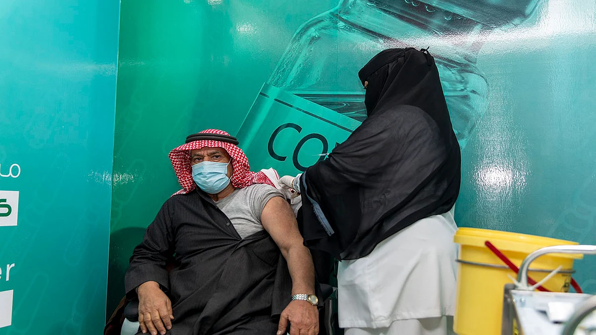 «الصحة»: إقبال كبير على مراكز لقاحات كورونا.. ونحث الجميع على التسجيل