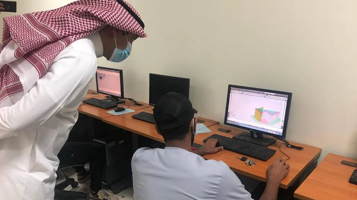 نائب المحافظ المساعد للكليات التقنية يلتقي المدربين والمتدربين بتقنية الطائف