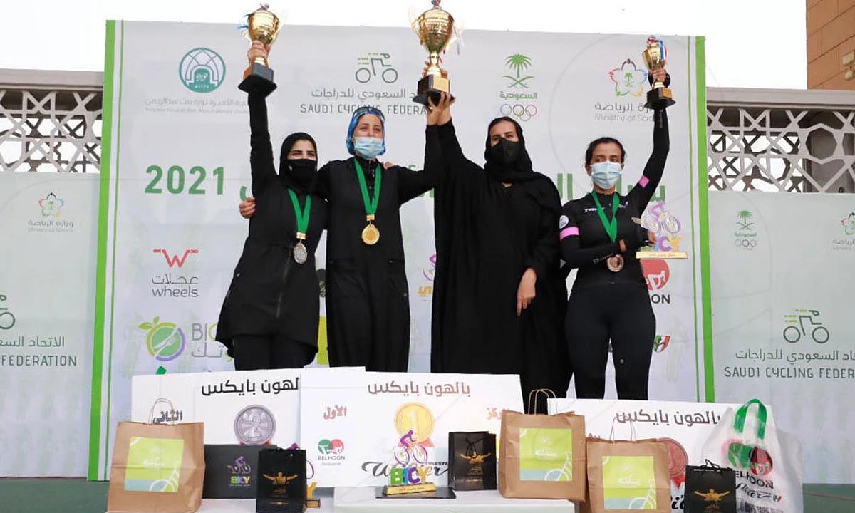 «جمجوم» تتوج بكأس سباق السيدات الأول للدراجات الهوائية