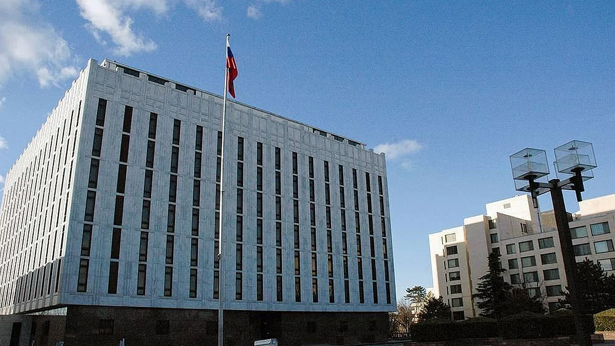 السفارة الروسية بواشنطن تعلق على اتهامات التدخل في الانتخابات الأمريكية