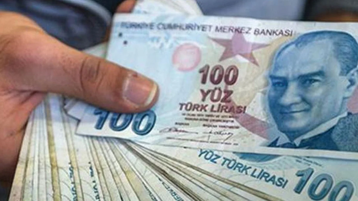 أصداء قرار أردوغان.. الليرة التركية تقترب من مستويات قياسية متدنية