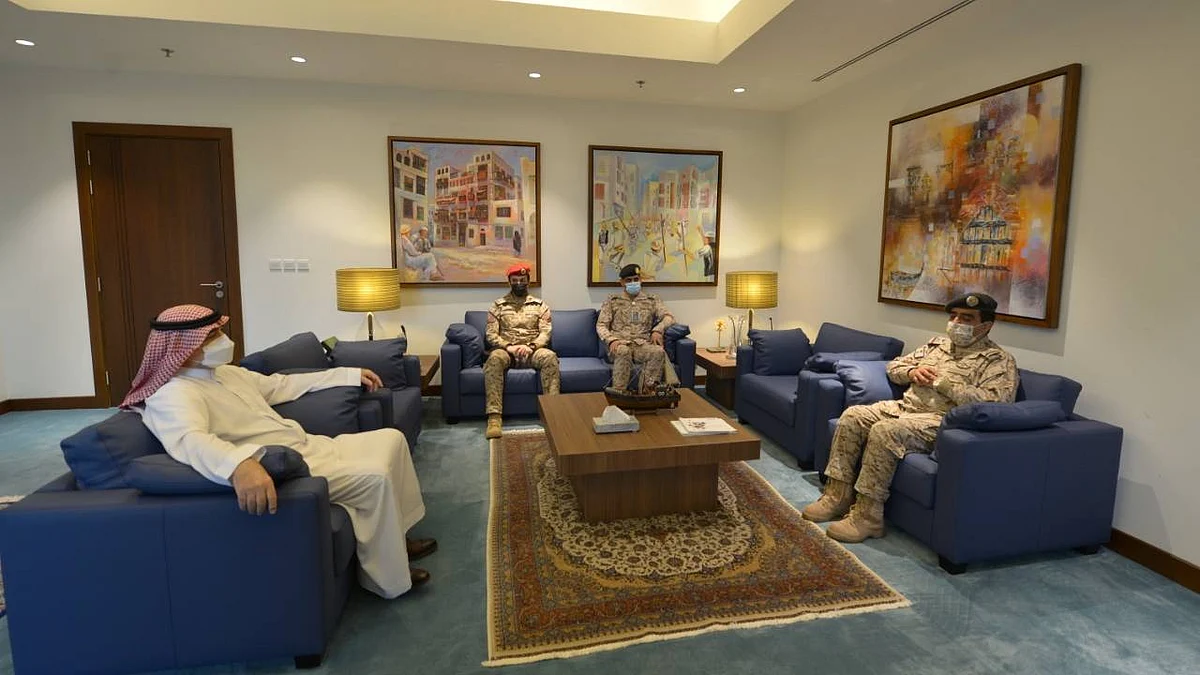 قائد قوات الدفاع الجوي يكرم أمين جدة