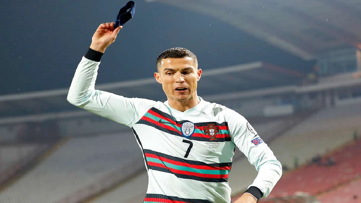 64 ألف يورو.. «شارة رونالدو» تتدخل لإنقاذ طفل صربي