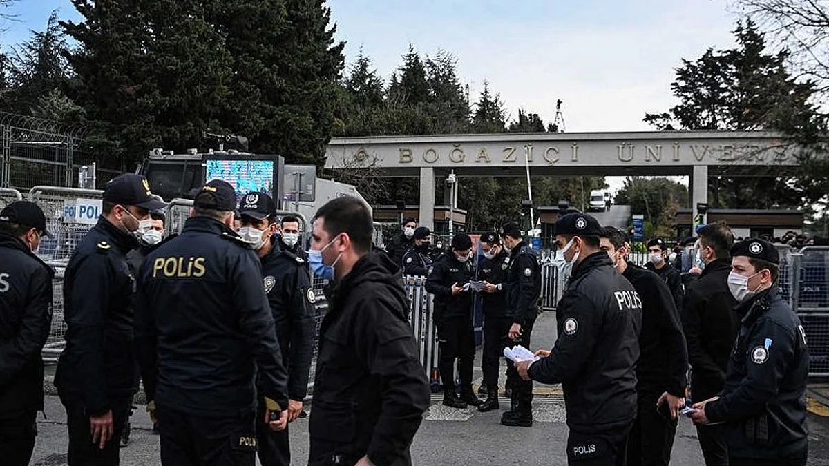 اعتقال 10 ضباط أتراك متقاعدين لانتقادهم «قناة إسطنبول»