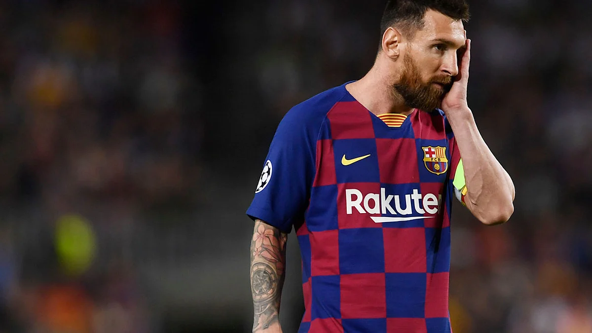 «اللون الأصفر» يهدد ميسي بالغياب عن مواجهة ريال مدريد