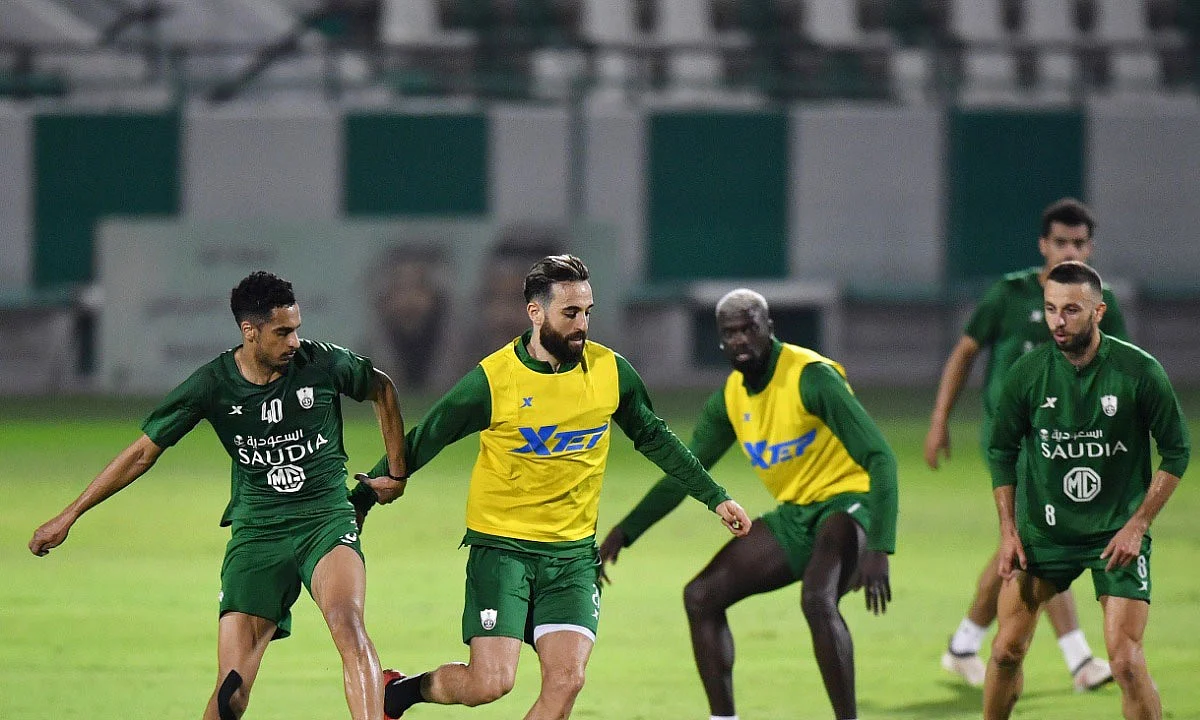 بقيادة ريجيكامب.. الأهلي يواجه الرائد في لقاء الظروف الصعبة