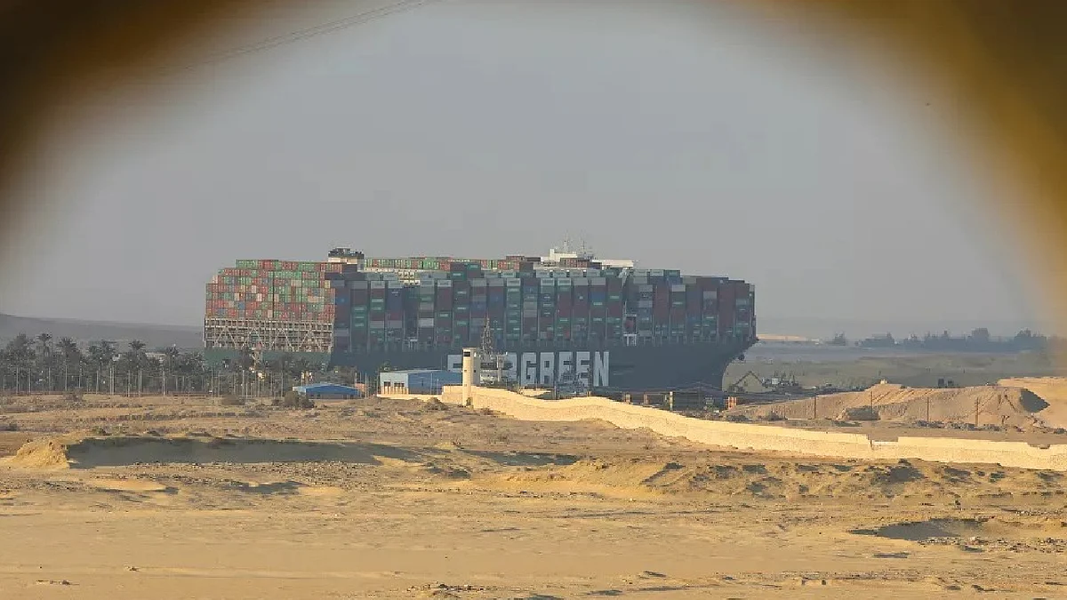 مصر تشترط دفع التعويضات للإفراج عن السفينة الجانحة