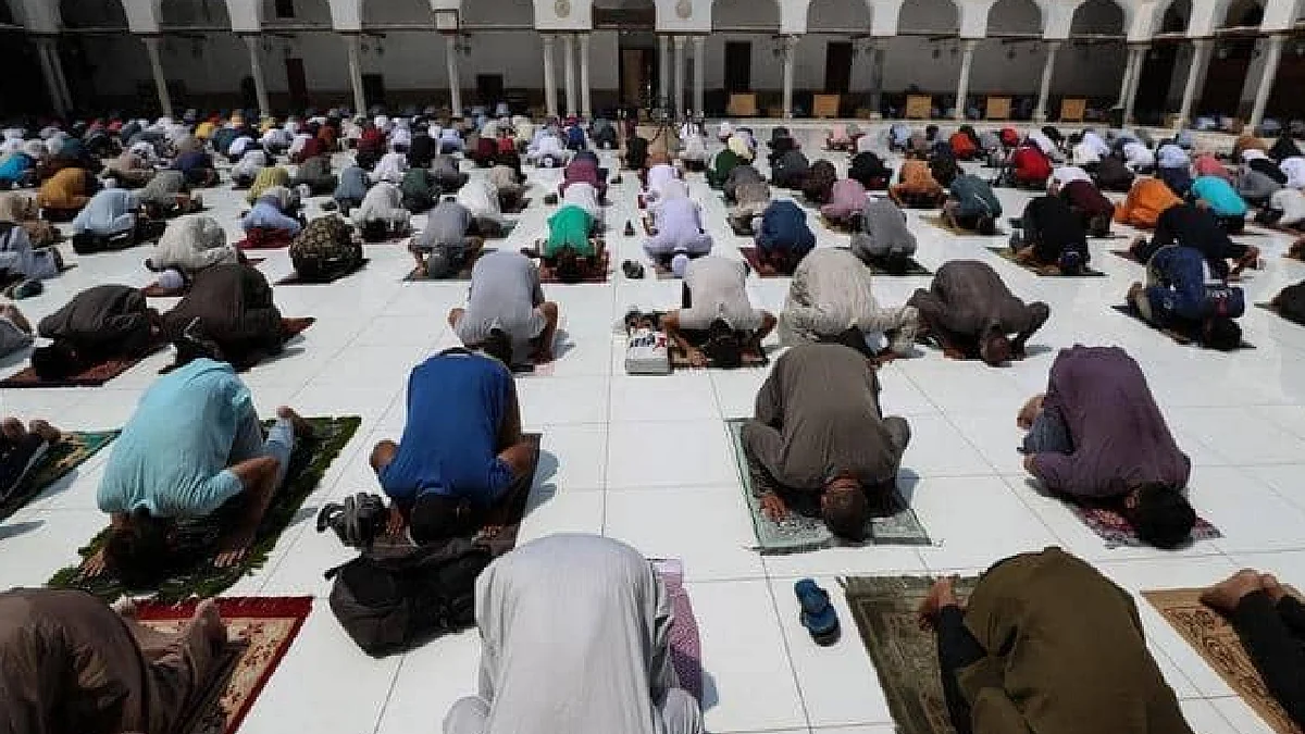 «إفتاء الإمارات»: يحرم على المصاب بكورونا حضور صلاة التراويح