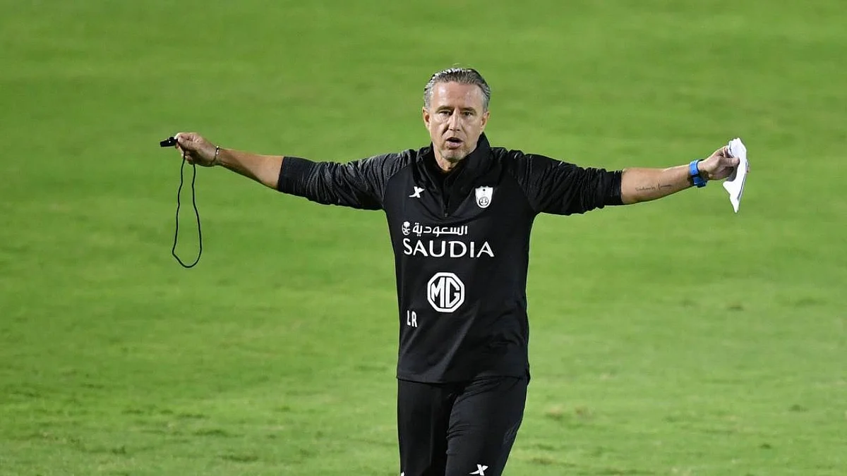 ريجيكامب يغامر.. السومة يقود الأهلي في اختبار الاستقلال الآسيوي