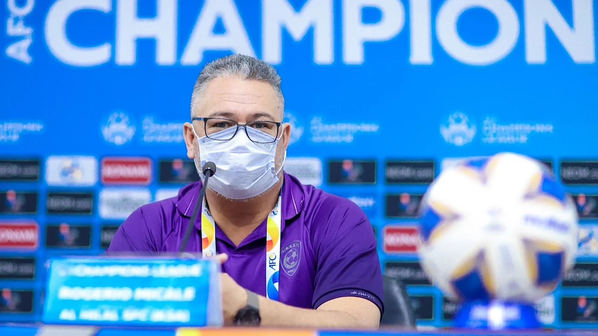 مدرب الهلال يتوعد «الاستقلال».. ويكشف موقف سالم الدوسري