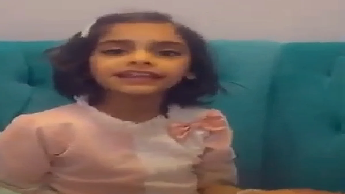 بالفيديو.. طالبات يوجهن رسائل الشكر والمحبة لـ«معلمة الهدايا» بالقصيم