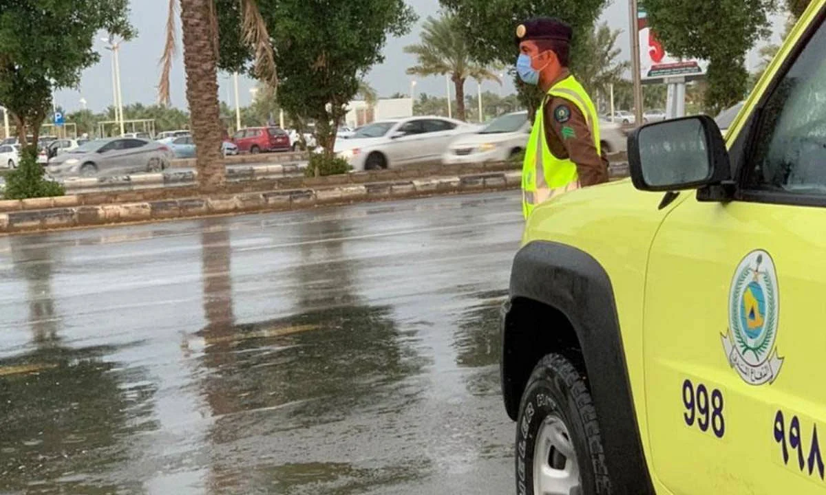 أمطار متوسطة إلى غزيرة تستمر ساعات على 3 مناطق