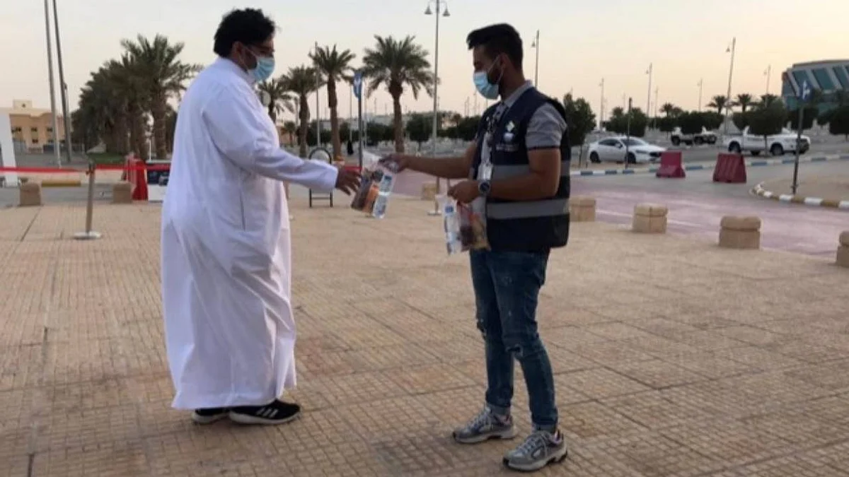 توزيع ألف وجبة إفطار وسحور بالرياض والشرقية والطائف من الإداري الصحي