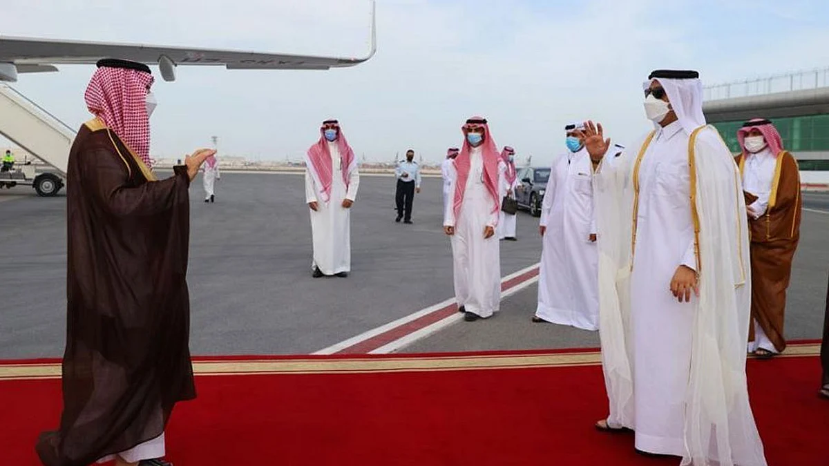 بالصور.. الأمير فيصل بن فرحان يصل الدوحة في زيارة رسمية
