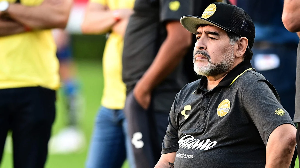 تقرير الطب الشرعي كشف المستور.. تطور مثير في «مقتل» مارادونا