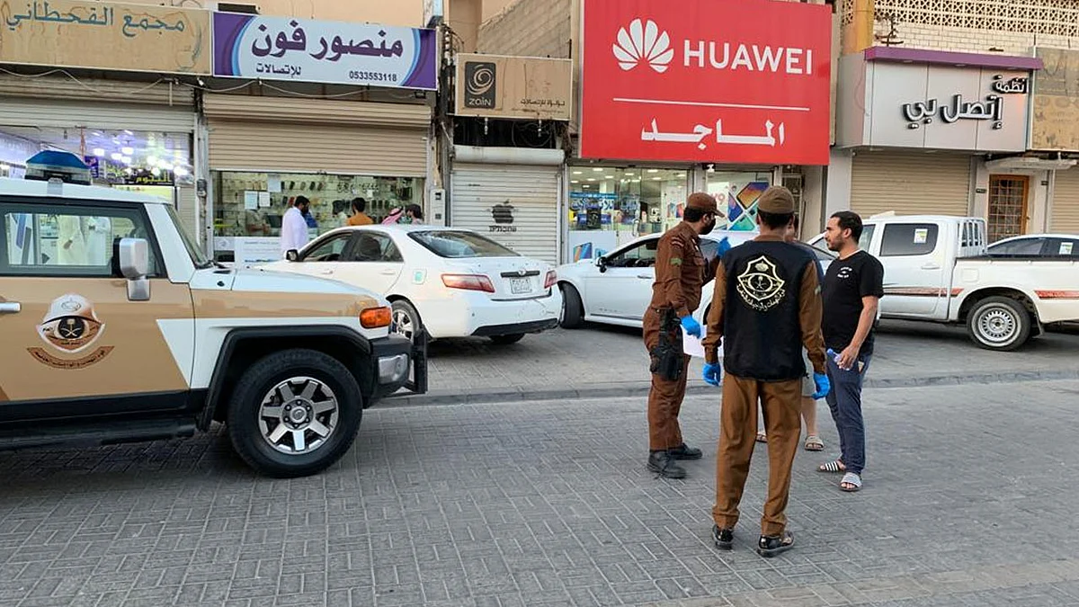 «شرطة الحدود الشمالية» تُطيح بمقيم ووافدة مخالفة لنظام الإقامة والعمل