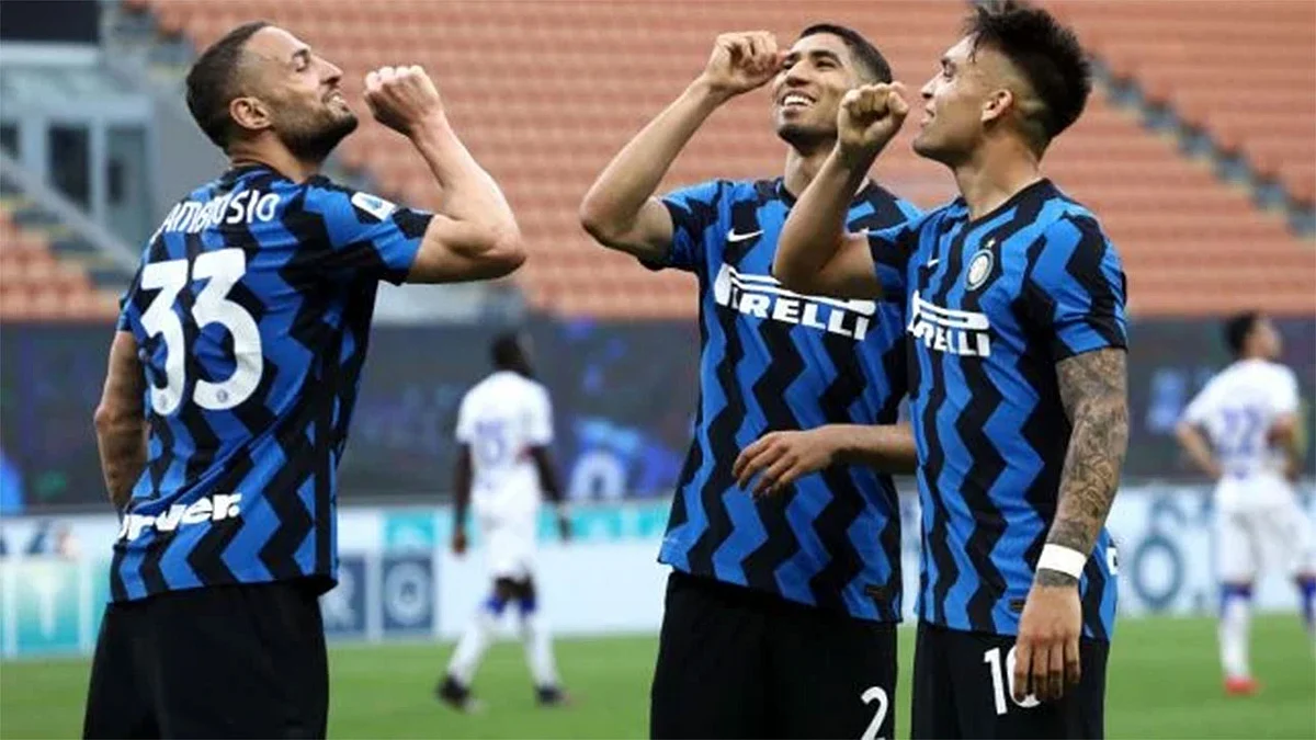 إنتر ميلان يحتفل بلقب الدوري الإيطالي بفوز عريض على سامبدوريا