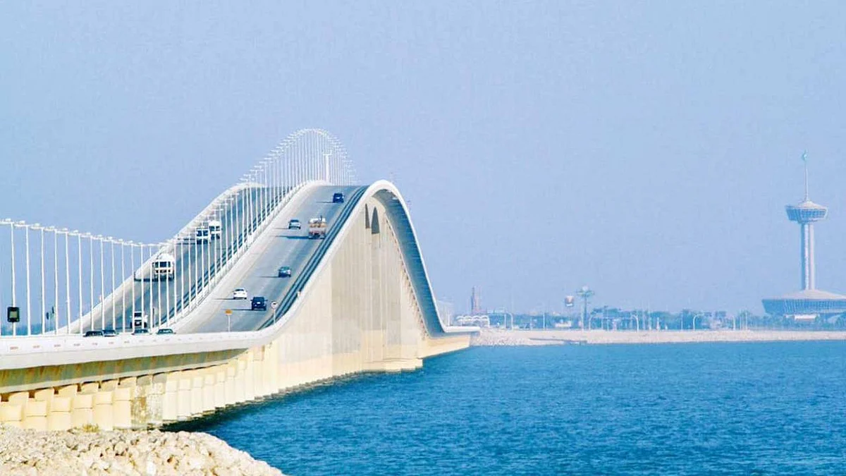 «جسر الملك فهد» يعلن سبب تحديد مسارات للسعوديين والجنسيات الأخرى