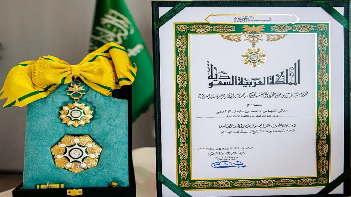 الوزير الراجحي: وشاح الملك عبدالعزيز حافز لي على بذل المزيد من الجهود