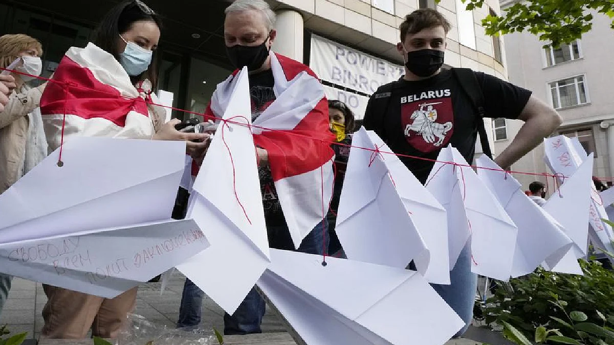 واقعة الطائرة تحدث أزمة دبلوماسية.. أوروبا تفرض عقوبات بحق بيلاروسيا
