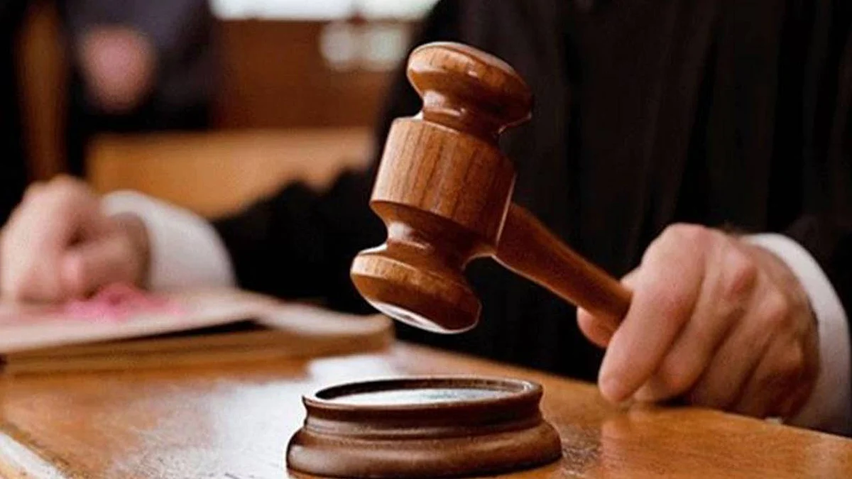 بالسجن والغرامة.. الحكم على موظفين بشركة تقييم عقاري ومنسوبي إحدى شركات الأمن