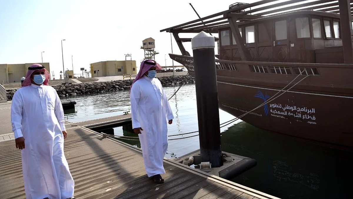بالصور.. بدء استقبال الصيادين في مرفأ الصيد بمركز الشقيق في جازان