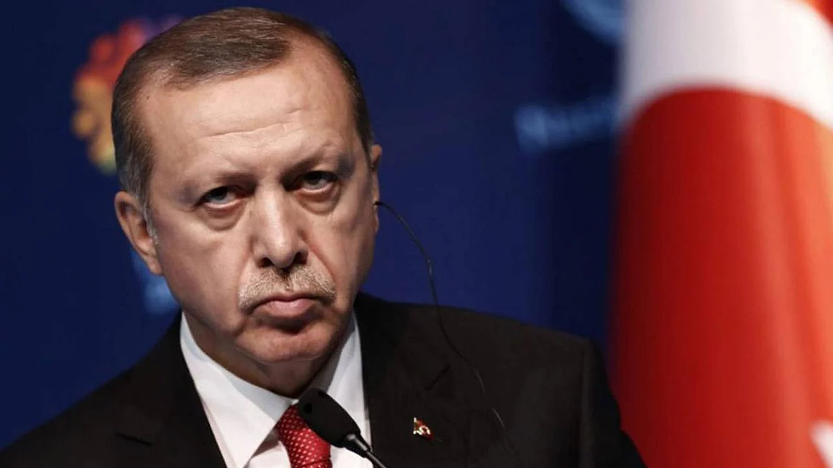 أنصار أردوغان يتظاهرون ضده .. الرئيس التركي بات محاصرًا