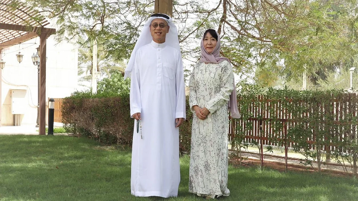 احتفاء بصورة سفير اليابان وزوجته بـ«الزي السعودي» على مواقع التواصل