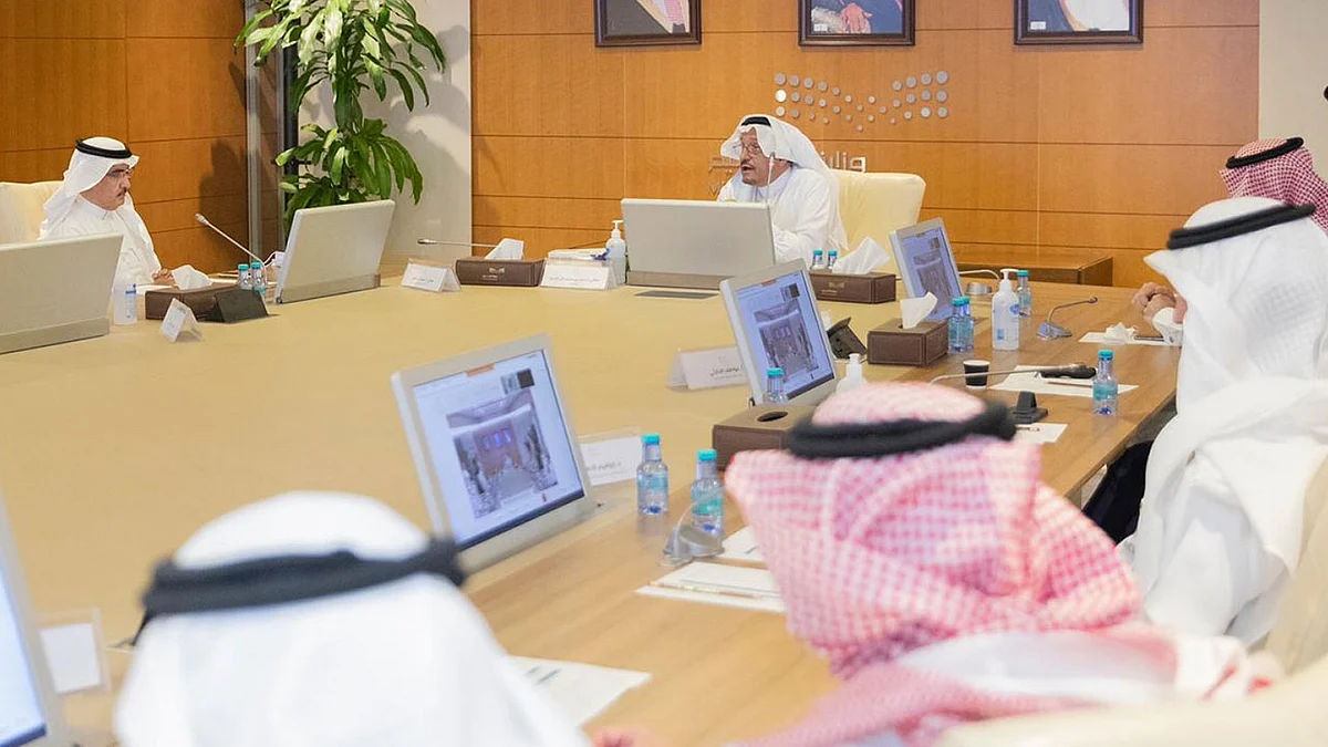 وزير التعليم يستعرض تطوير المناهج وخطط الدراسة وتطبيق الفصول الثلاثة