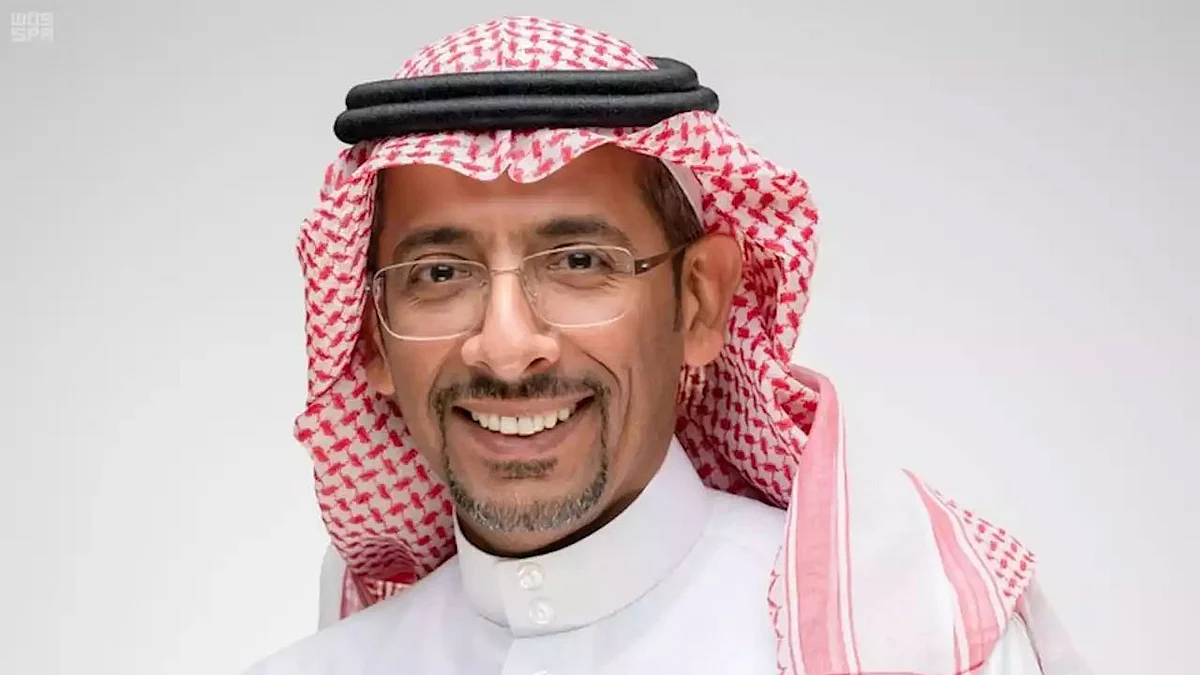 وزير الصناعة يزور هيئة المساحة الجيولوجية ويطلع على مراحل التحول