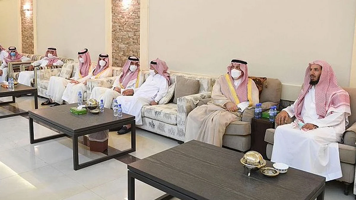 أمير الرياض يعزي في وفاة مستشار الملوك الشيخ ناصر الشثري