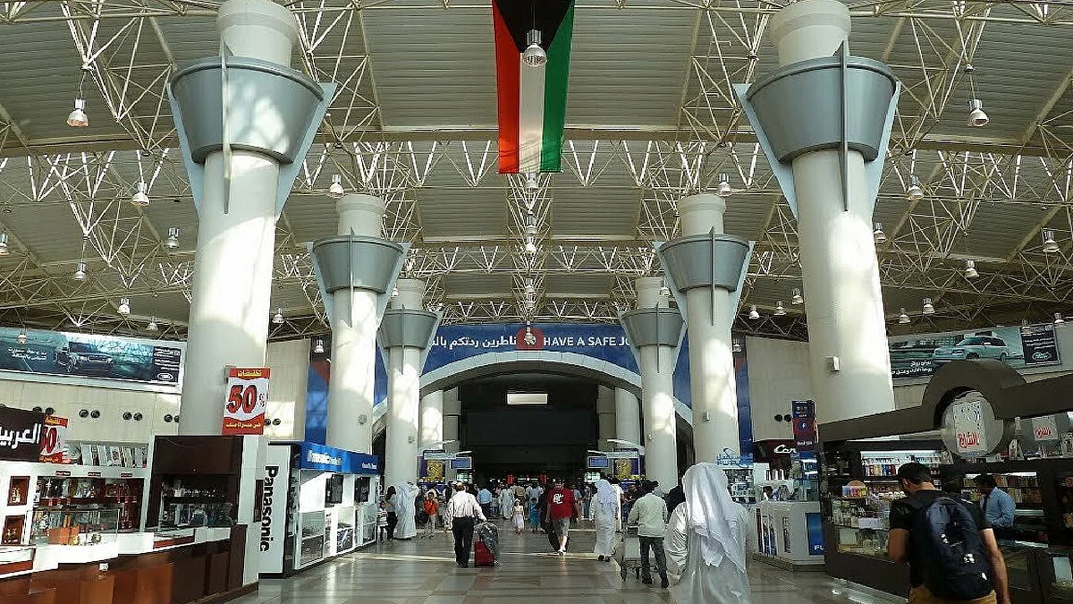 انتظام حركة الملاحة الجوية بمطار الكويت رغم تقلبات الطقس